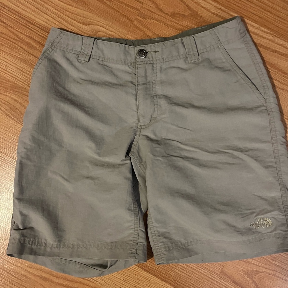 The North Face shorts‎ Size 4